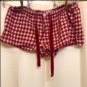 Low rise shorts size M